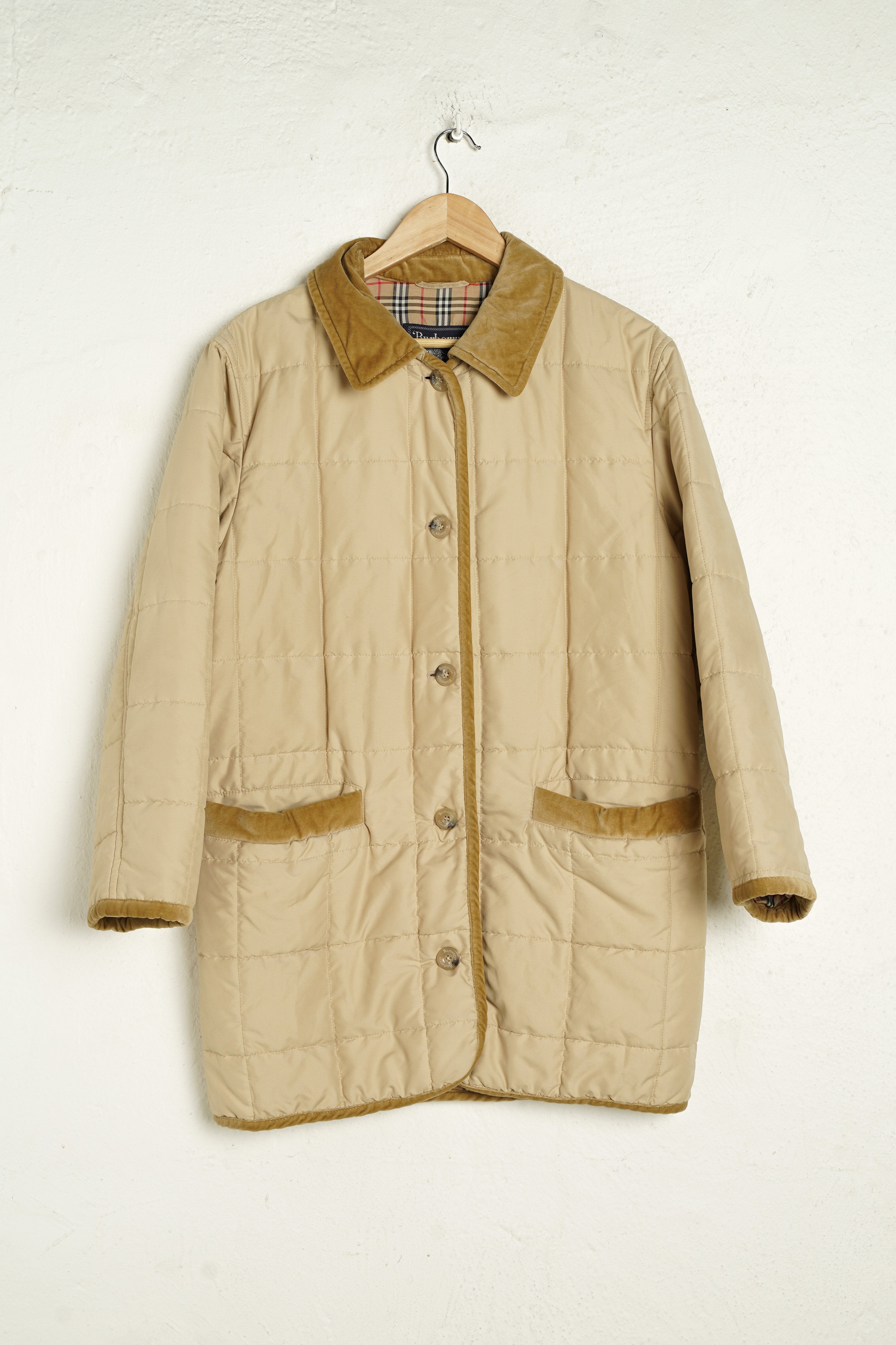 Beige Burberry quilted Jacket L - VinoKilo.com