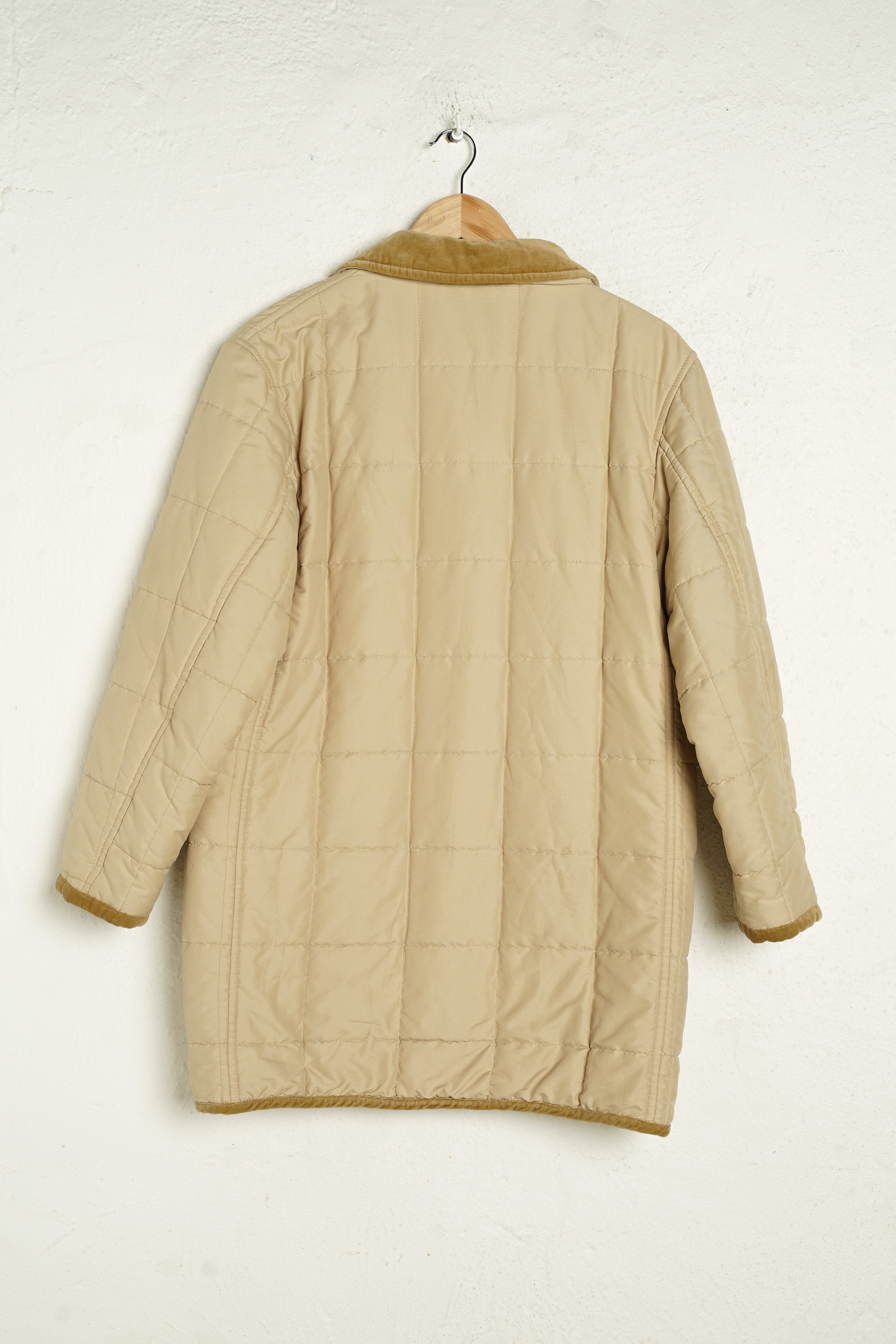 Beige Burberry quilted Jacket L - VinoKilo.com